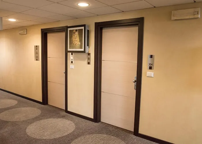 Otel Corte Business 3*